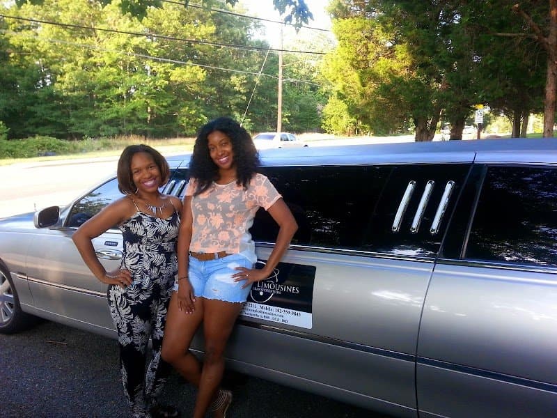 Couples Limousines photo 2