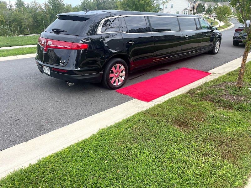 Couples Limousines photo 4