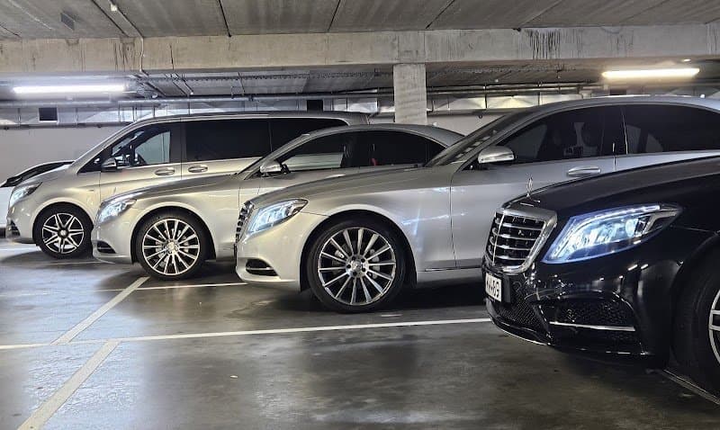 Titanium Premium Chauffeur Experience photo 1