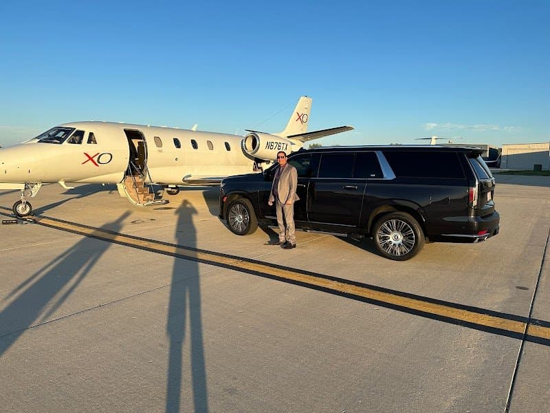 Level Up Limo - Chicago Luxury Limos and Chauffeur Service photo 3