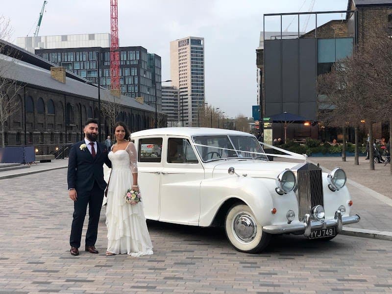 Lux Wedding Car Hire photo 2