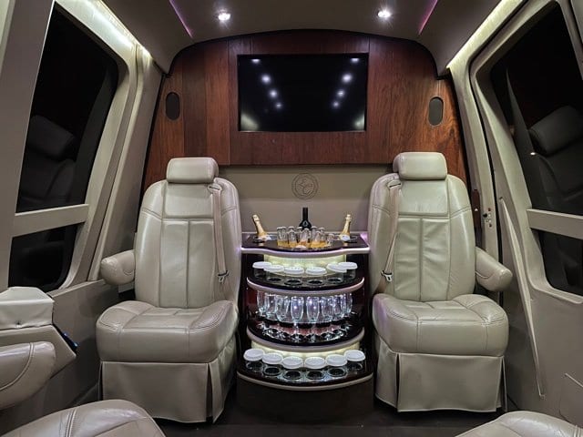A and J Limousine photo 4