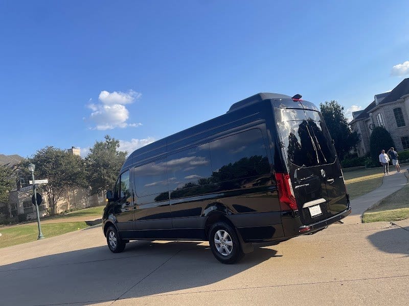 DFW Executive Car Service - Corporate Limo and Airport Transport Service