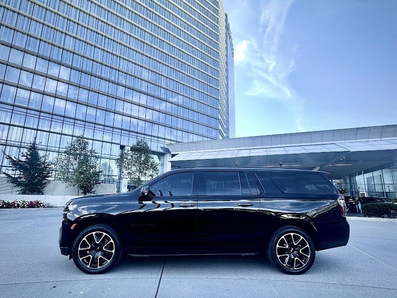 Washingtonian Luxury Limousine photo 3
